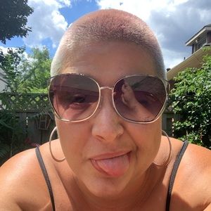 Meet your Posher, Tonnia